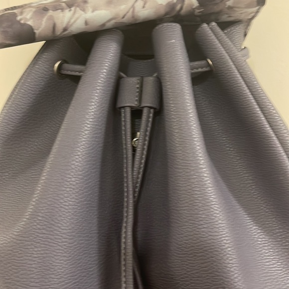 Unknown brand blue drawstring faux leather bag - Picture 6 of 9